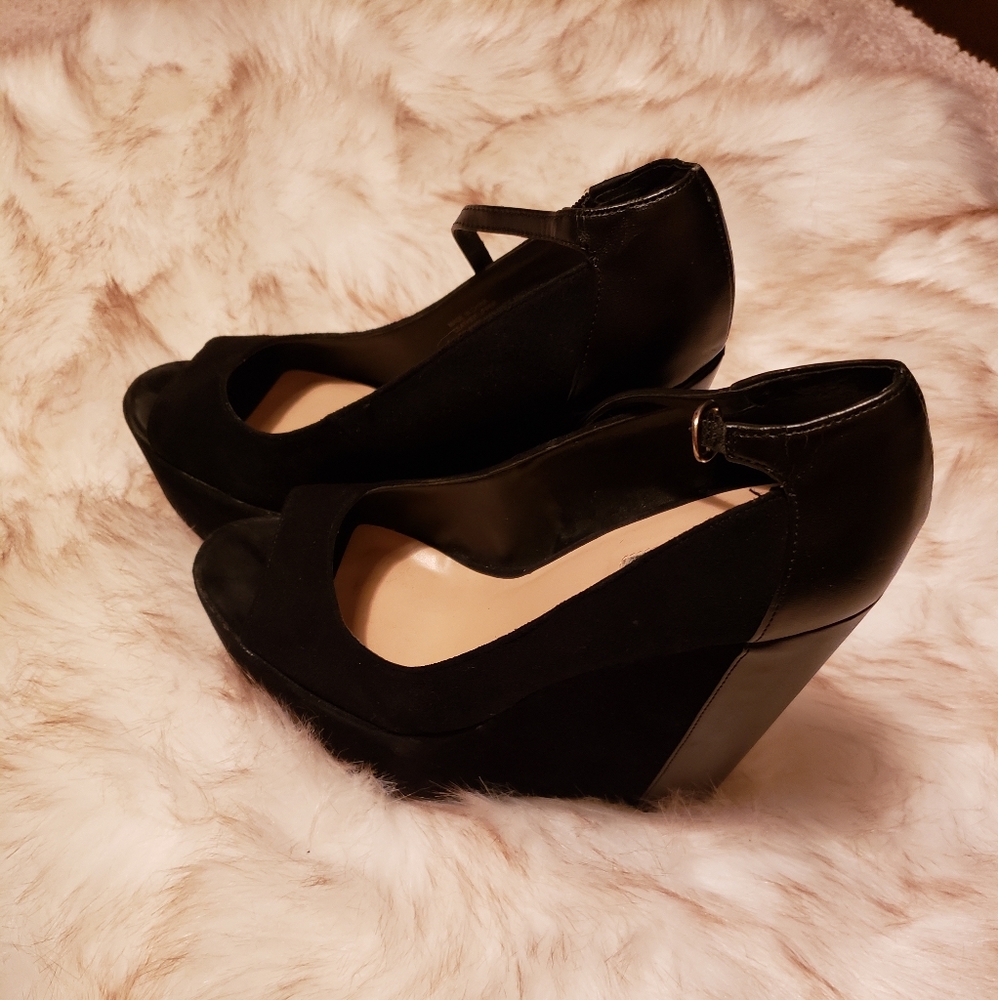 Black wedge shoes